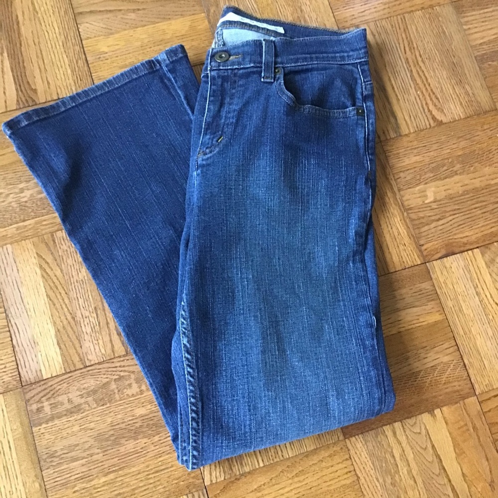 🛍 2/$10 DKNY bootcut Jean 4R